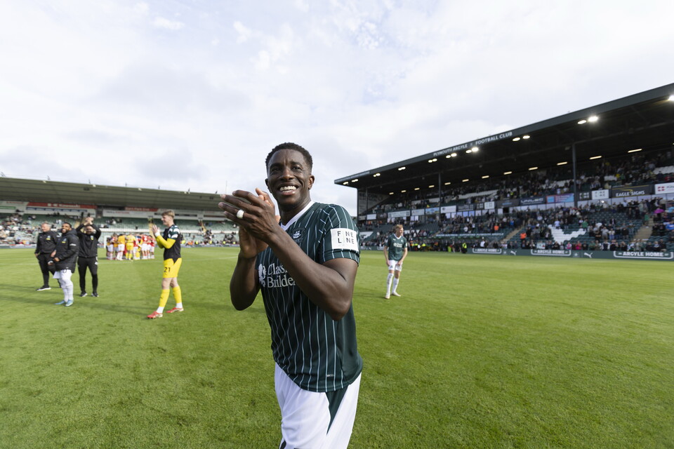 Match Gallery | Barnsley (H)