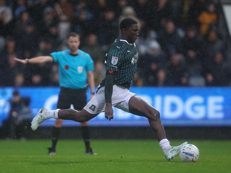 Player with number 17 on a football pitch kicking a ball.