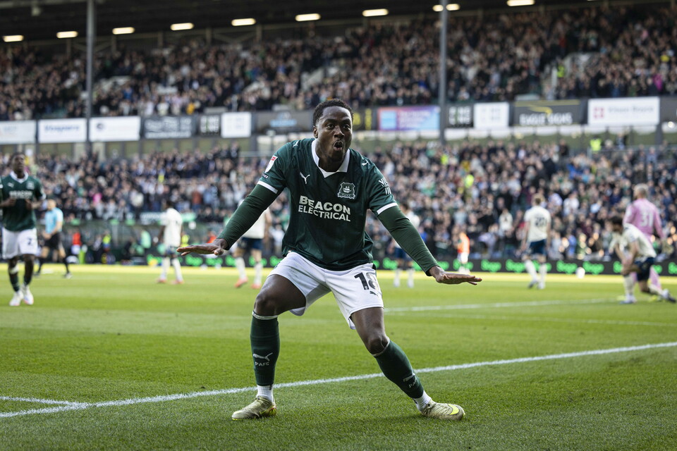Owen Oseni celebrates against Huddersfield Town