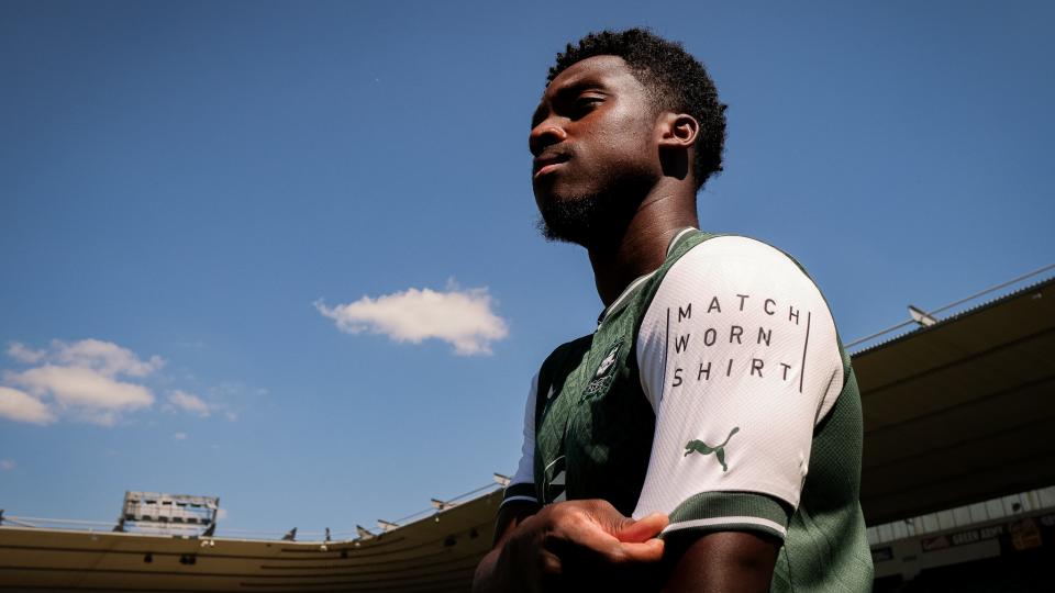 Niall Ennis wears MatchWornShirt sleeve