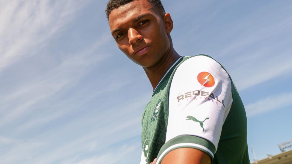 Morgan Whittaker Models Redball Shirt Sleeve