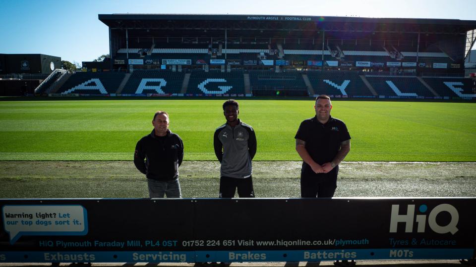 HiQ Tyres & Autocare meet with sponsored player Bali Mumba