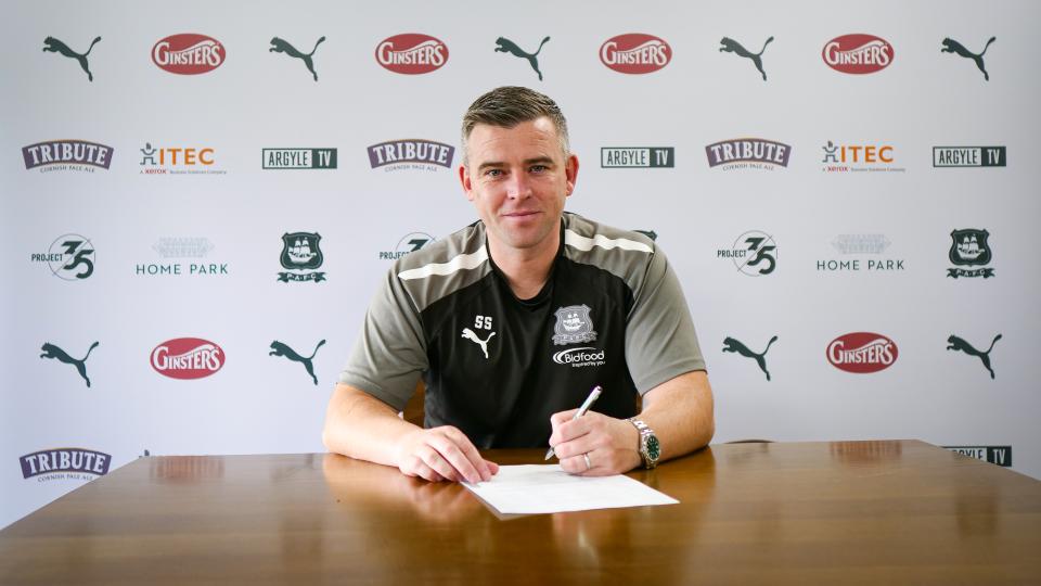 Steven Schumacher Signs New Contract