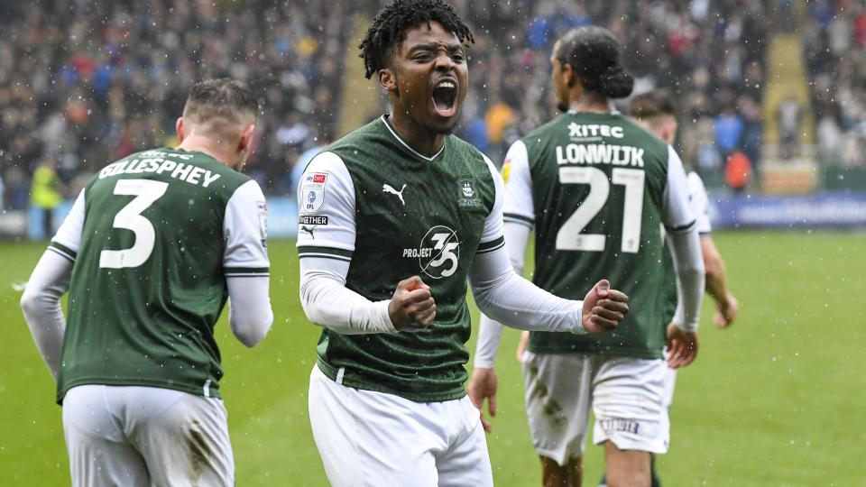 Niall Ennis celebrates scoring against Cambridge United
