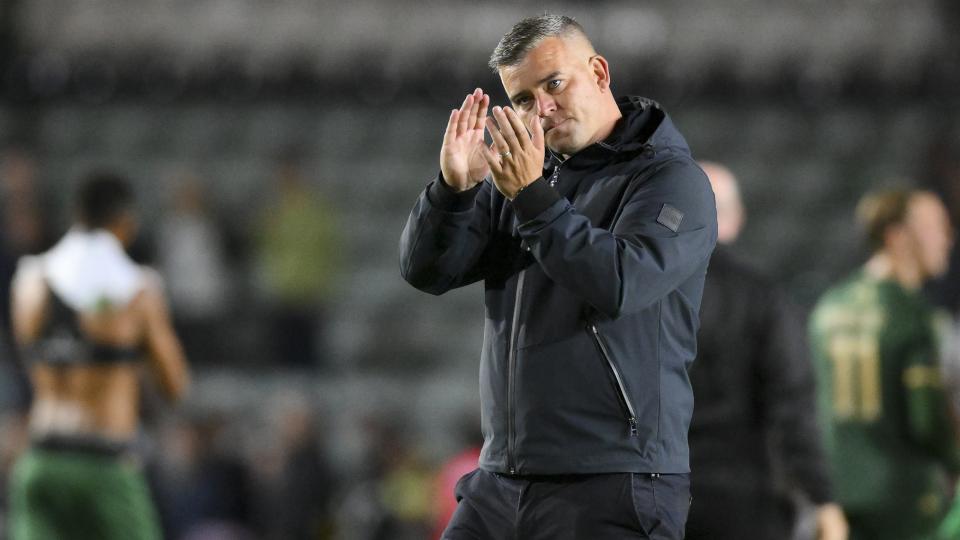 Steven Schumacher applauding