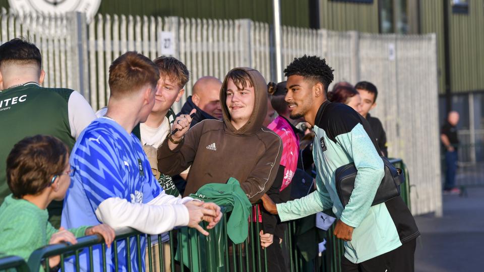 Kaine Keller-Hayden meets fans