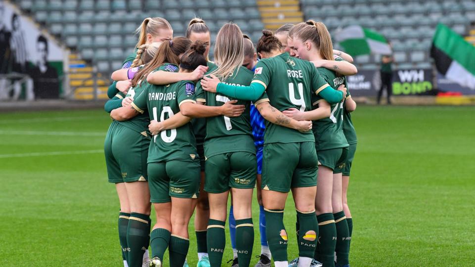 Argyle women huddle