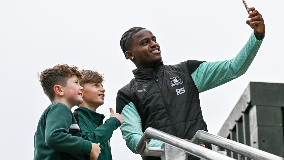 Bali Mumba takes a selfie