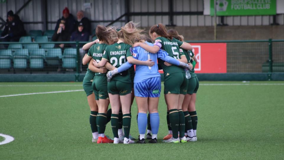 Argyle women in a huddle