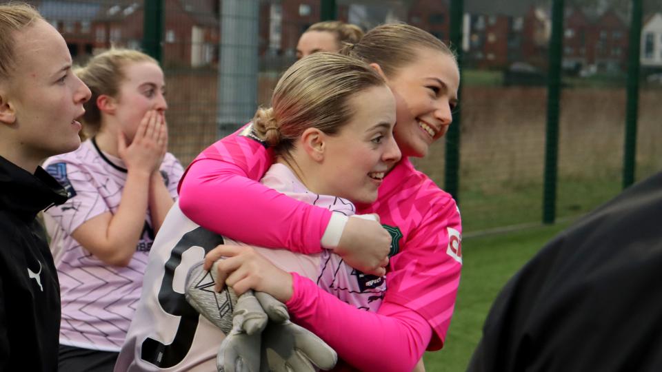 Jasmine read hugs Ellie Sara