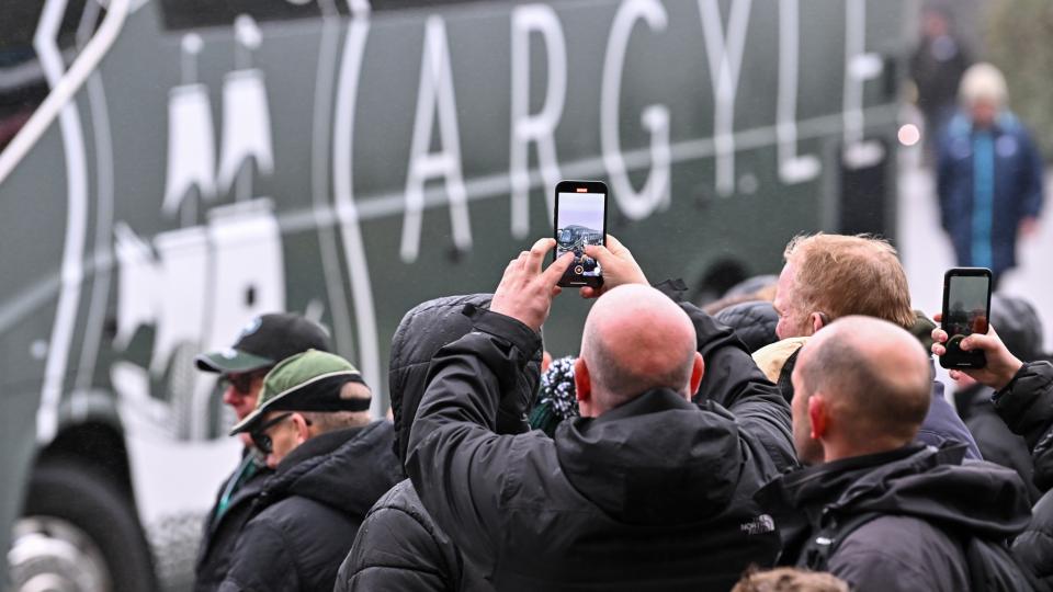 Argyle travelling fans