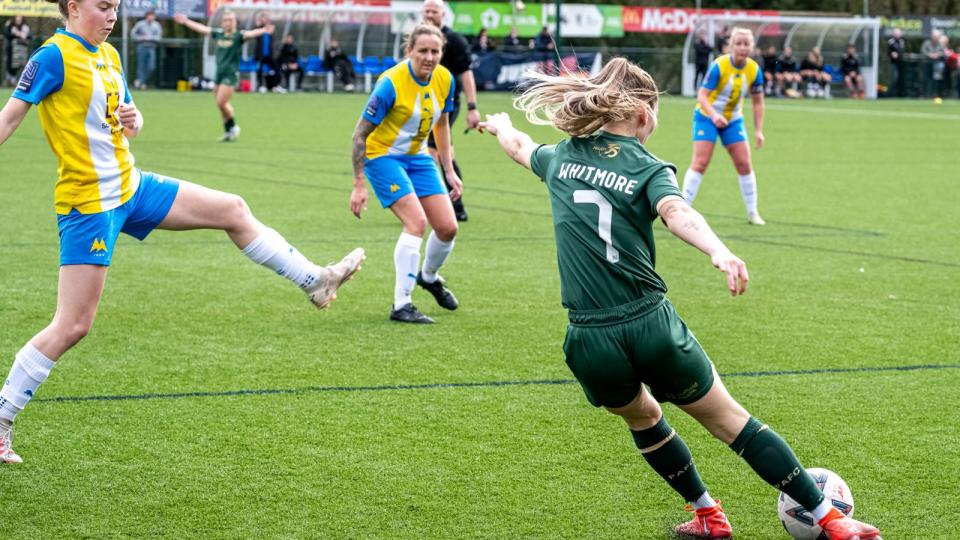 Charlotte whitmore crossing the ball