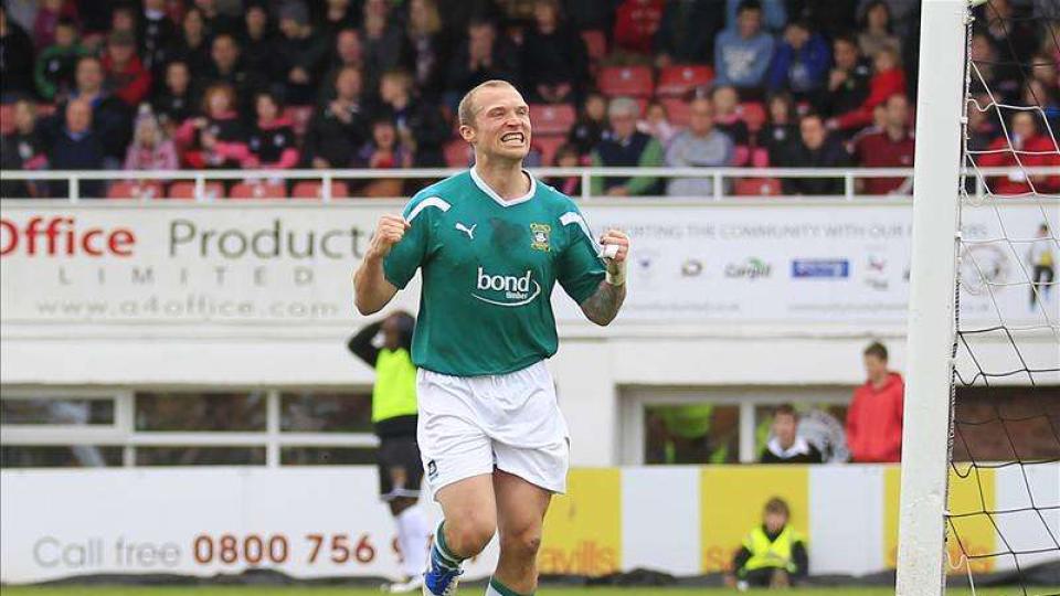 Warren Feeney celebrates