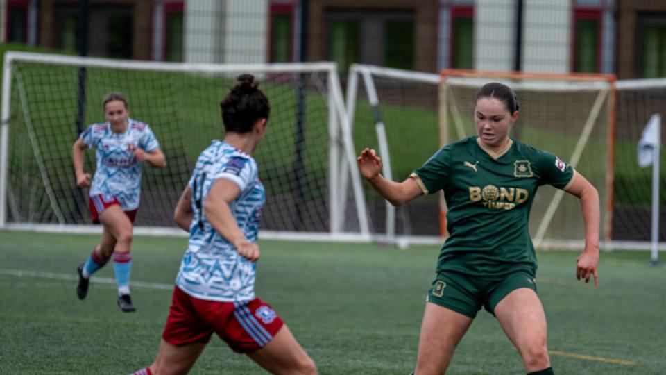 Taya pomfret in action against hashtag united 