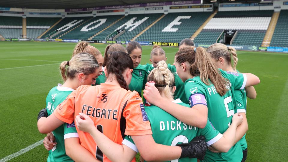 Argyle women huddle