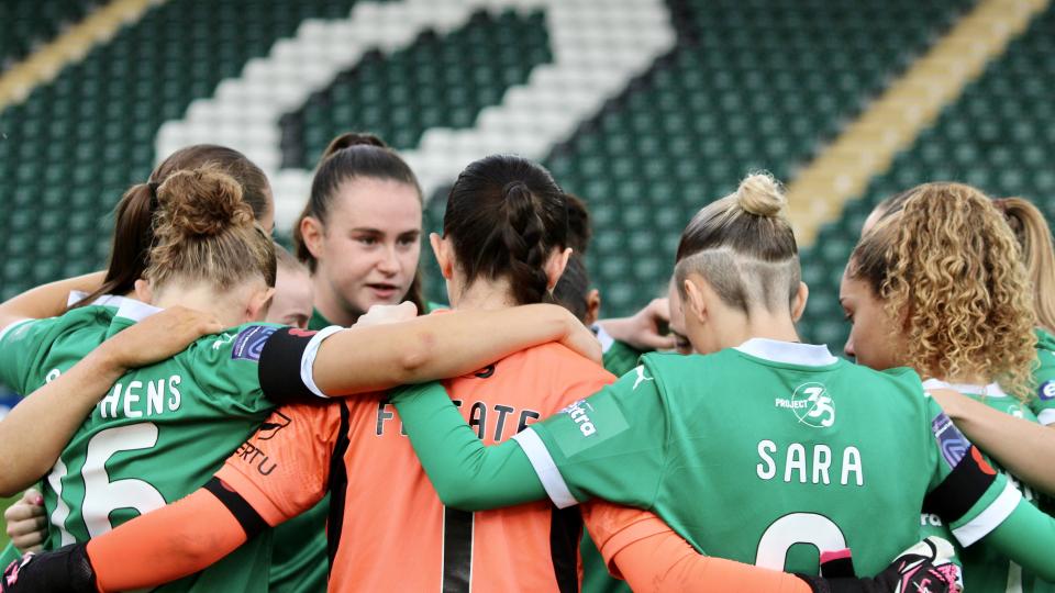 Argyle women huddle 