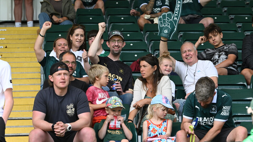 Fan Gallery | Bristol City (H)