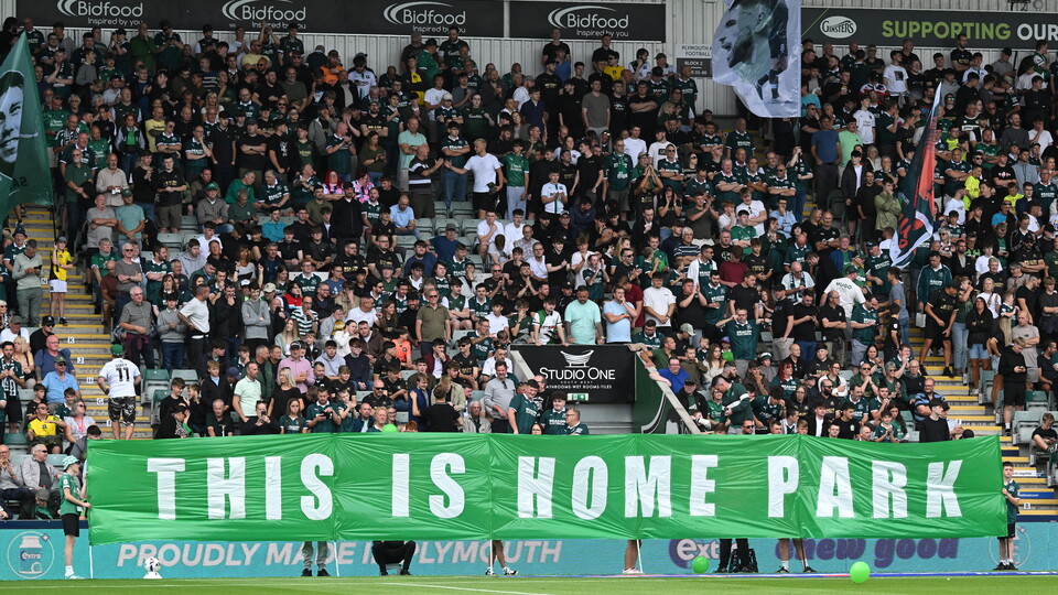 Fan Gallery | Barnsley (H)