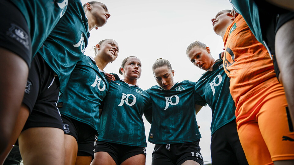 Argyle Women in a team huddle prior to kick-off against Cheltenham Town.