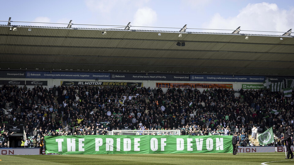Fan Gallery | Exeter City (H)