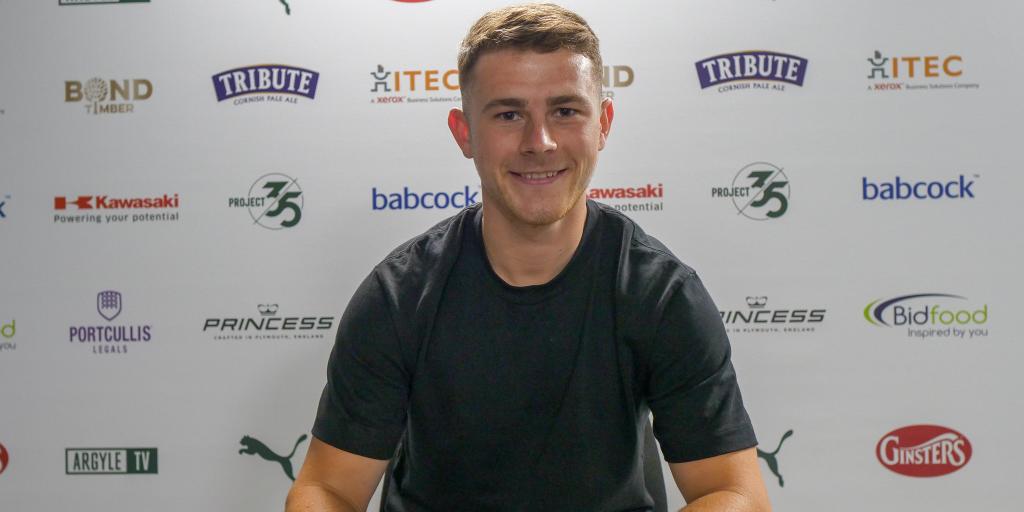 Randell Signs New Deal | Plymouth Argyle